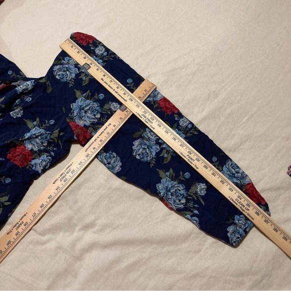 Torrid Gray Viscose Blend Floral Puff Sleeve Blouse with Peplum - Picture 3 of 8